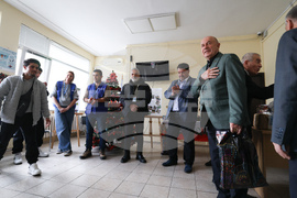 Атанас Зафиров - непридружени деца бежанци - подаръци