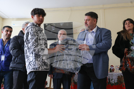 Атанас Зафиров - непридружени деца бежанци - подаръци