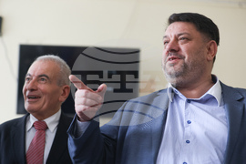 Атанас Зафиров - непридружени деца бежанци - подаръци