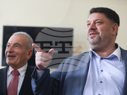 Атанас Зафиров - непридружени деца бежанци - подаръци