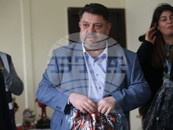 Атанас Зафиров - непридружени деца бежанци - подаръци