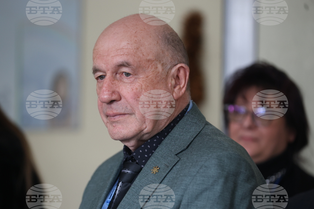 Атанас Зафиров - непридружени деца бежанци - подаръци