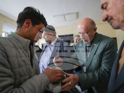 Атанас Зафиров - непридружени деца бежанци - подаръци