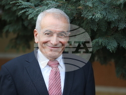 Атанас Зафиров - непридружени деца бежанци - подаръци