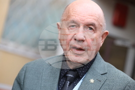 Атанас Зафиров - непридружени деца бежанци - подаръци