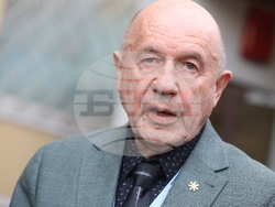 Атанас Зафиров - непридружени деца бежанци - подаръци