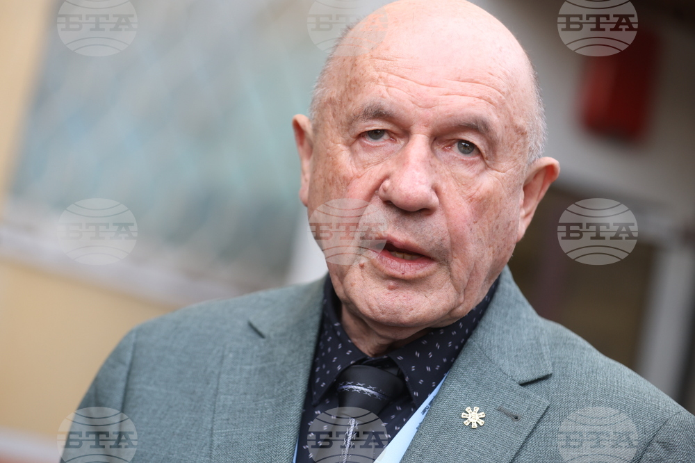 Атанас Зафиров - непридружени деца бежанци - подаръци