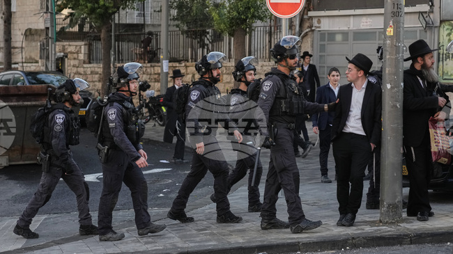 Израелската полиция задържа официални представители на местно ниво, заподозрени, че са присвоили помощ, изпратена след атаките от 7 октомври