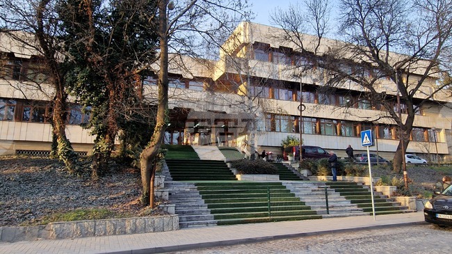 Ученически школи подготвят богата празнична програма в Перник