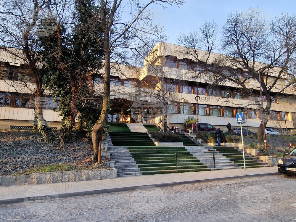 Ученически школи подготвят богата празнична програма в Перник