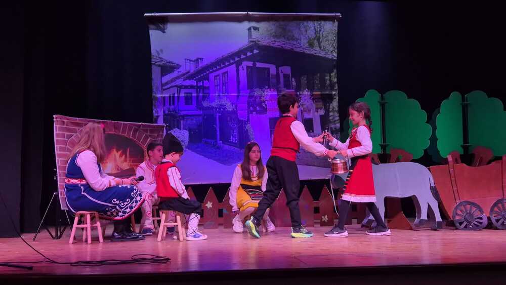 Илиана Дъбова от Българското училище в Реус пред БТА: Спектакълът „Приказки край огнището“ ще остане в сърцата на всички, участвали в него