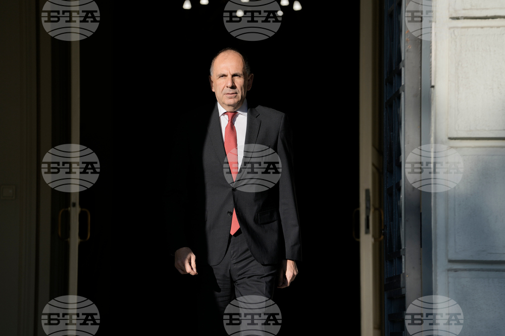 Разширяването на гръцките териториални води е национално право и не подлежи на преговори, заяви гръцкият външен министър