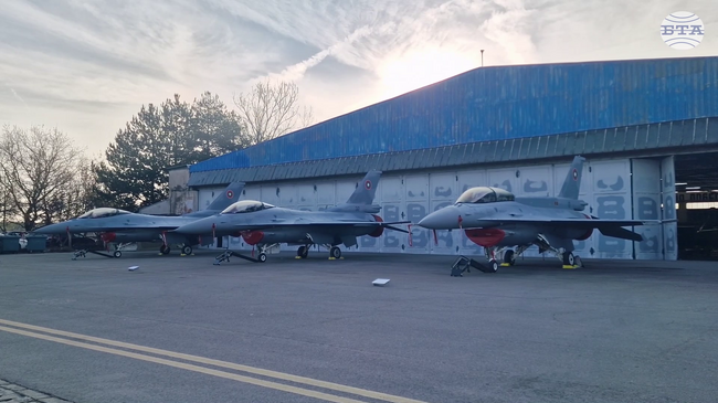 Българските самолети F-16 Block 70, придобити по първия договор със САЩ, бяха представени на церемония в Авиобаза Граф Игнатиево