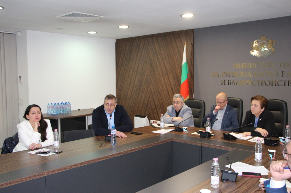 До края на годината България ще подаде на Европейската комисия първа версия на проекта за Национален план за саниране на сгради 