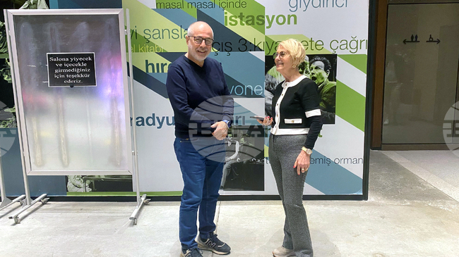 Театърът надгражда мостове, които ни откриват нови хоризонти, казва режисьорът Владлен Александров, който за пръв път поставя пиесата „Мъртви души“ в Истанбул