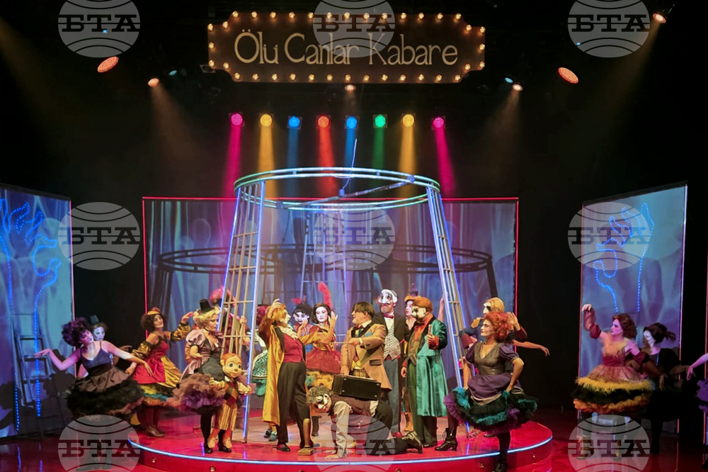 Силни аплодисменти от над 500 души в Истанбул събра постановката „Мъртви души“ на режисьора Владлен Александров и трупата на истанбулските държавни театри на премиера снощи