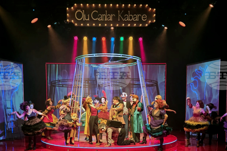 Bulgarian-Turkish Theatre Production "Dead Souls" Wins Over 500 Spectators at Its Premiere in Istanbul