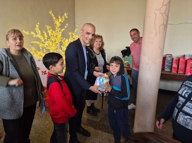 НССБ: Коледа за всяко дете зарадва над 100 деца от Дисевица