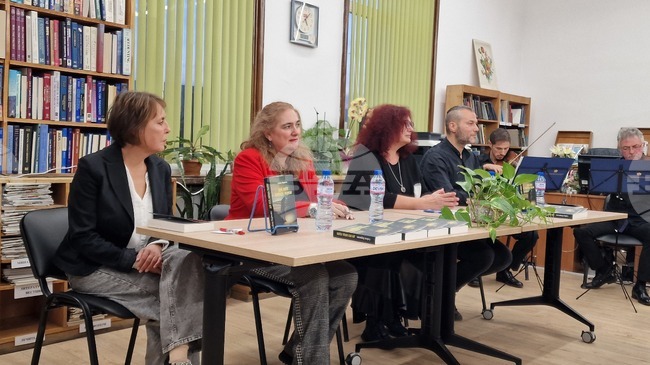 Журналистът и писател Албена Борисова представи в Перник четвъртата си книга „Ден като хиляда години“