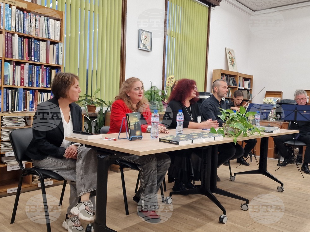 Журналистът и писател Албена Борисова представи в Перник четвъртата си книга „Ден като хиляда години“