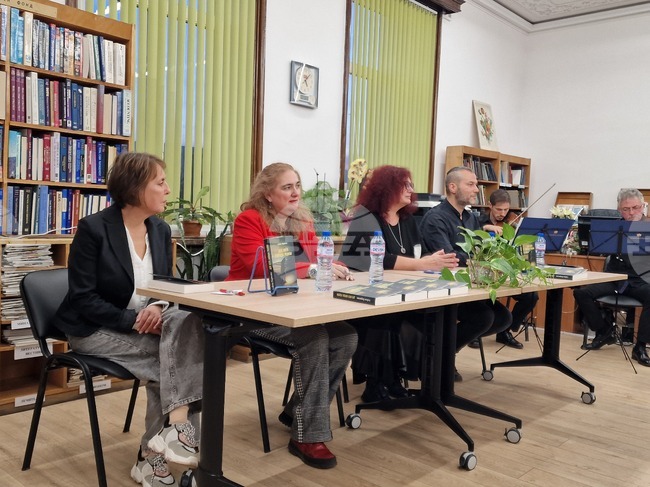 Журналистът и писател Албена Борисова представи в Перник четвъртата си книга „Ден като хиляда години“