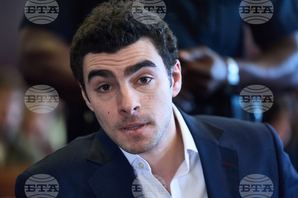 В Ню Йорк е повдигнато обвинение срещу мъж, представил се за агент на ФБР и опитал се да изведе от ареста емблематичен обвиняем