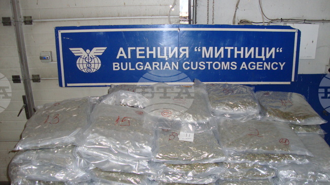 82 kg Marijuana Seizure at Danube Bridge Could Bring 15 to 20 Years' Imprisonment for Van Driver