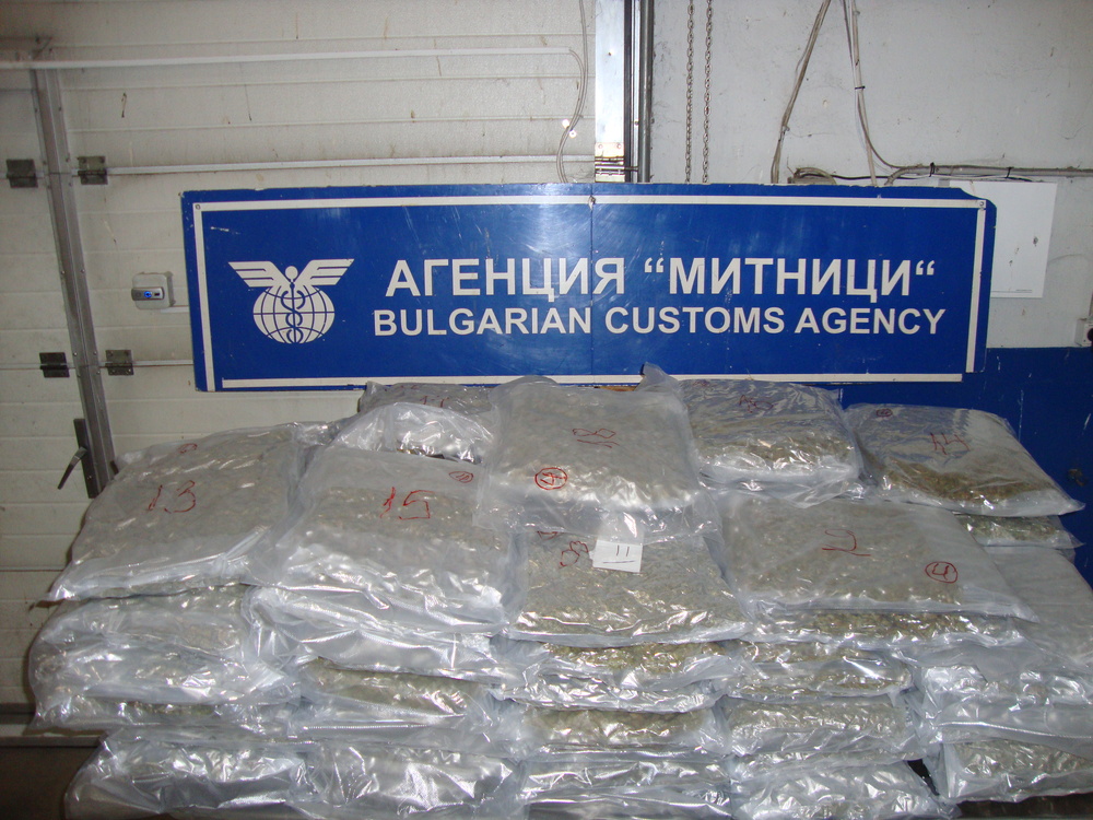82 kg Marijuana Seizure at Danube Bridge Could Bring 15 to 20 Years' Imprisonment for Van Driver