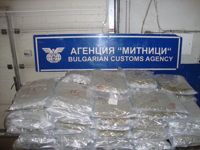82 kg Marijuana Seizure at Danube Bridge Could Bring 15 to 20 Years' Imprisonment for Van Driver