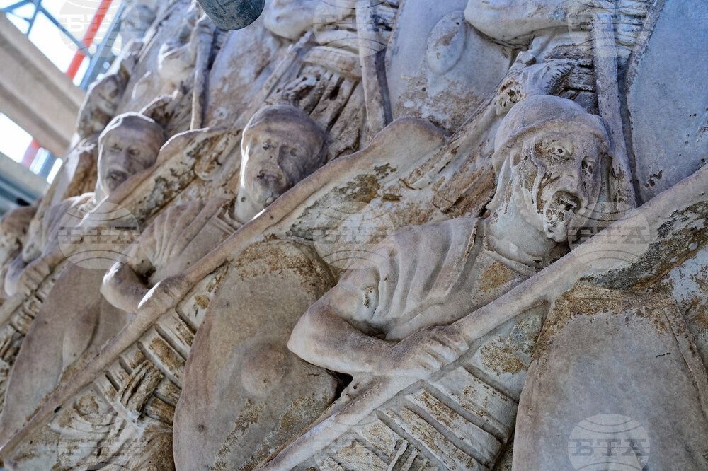 Italy Column Restauration