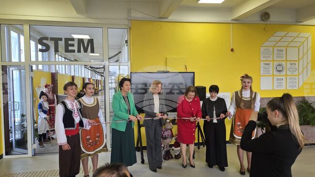 Ученици от 23-о Средно училище „Фредерик Жолио-Кюри“ проектираха еко хотел по време на STEM урок