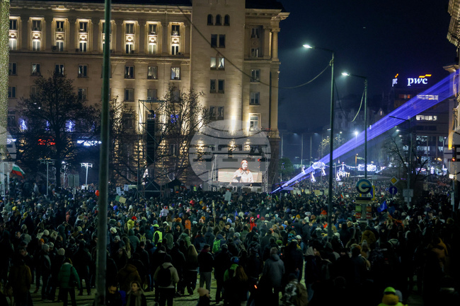 Движението на автомобили в района на Народното събрание е възстановено 