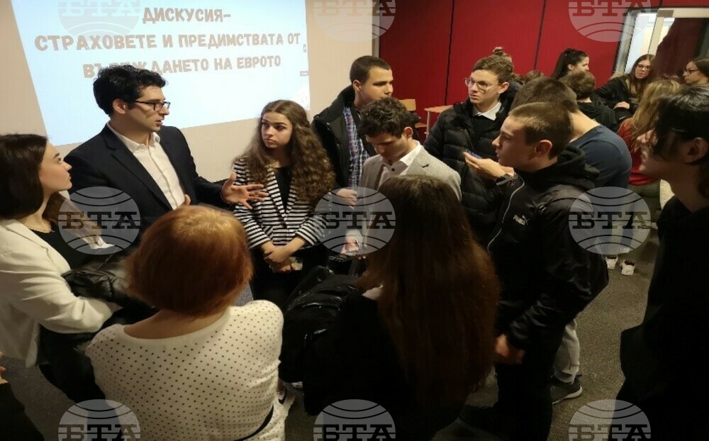 Ученици от Националната професионална гимназия "М. В. Ломоносов" участваха в дискусия с вицепремиера Атанас Пеканов