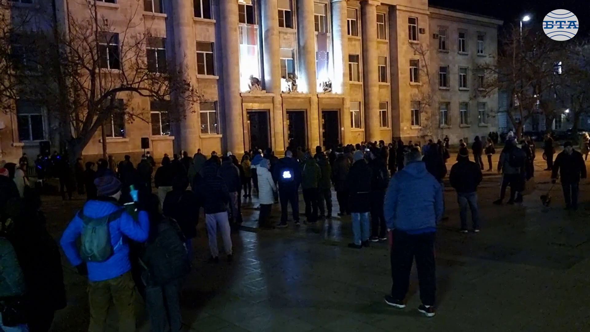 Протест срещу Борисов и Пеевски с искания за изцяло машинно гласуване и реформи в правосъдието се провежда в Русе