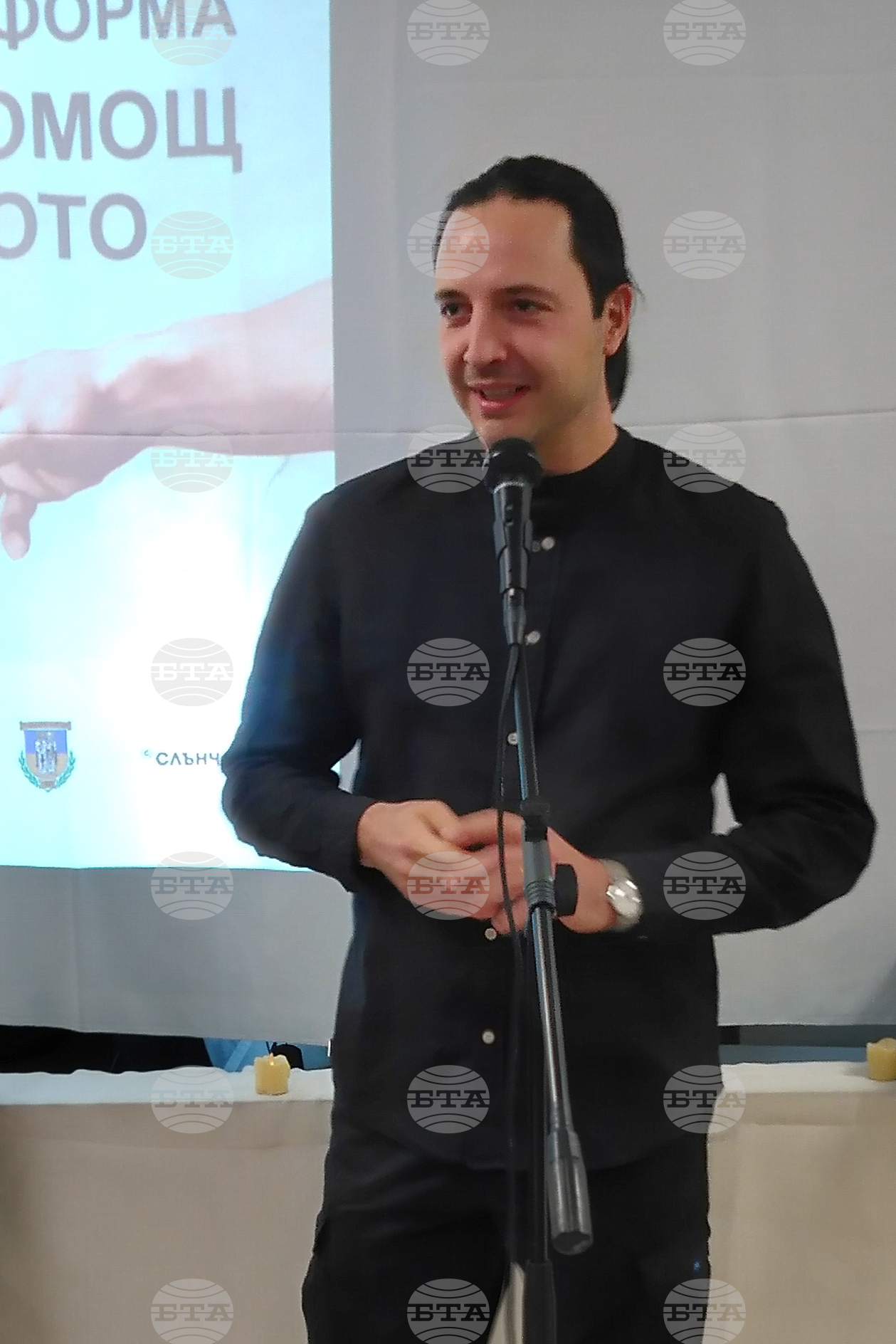 „Изкуство в помощ на изкуството“ - изложба