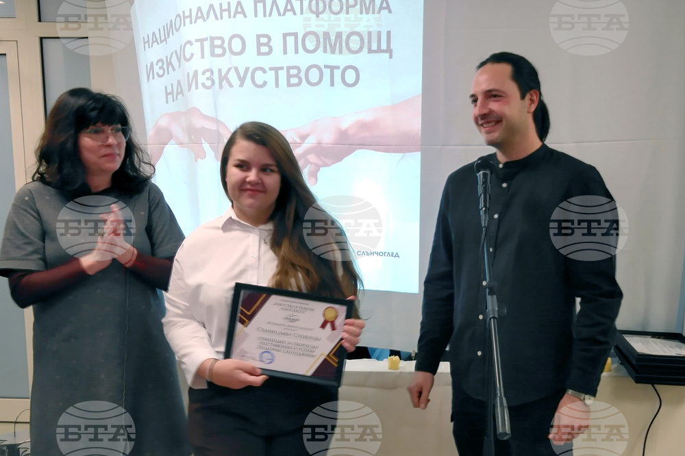 С благотворителна изложба платформата „Изкуство в помощ на изкуството“ подкрепи финансово шестима студенти