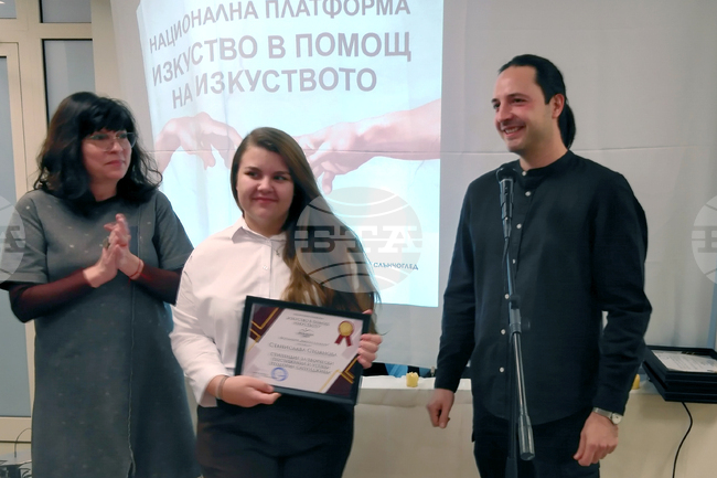 С благотворителна изложба платформата „Изкуство в помощ на изкуството“ подкрепи финансово шестима студенти