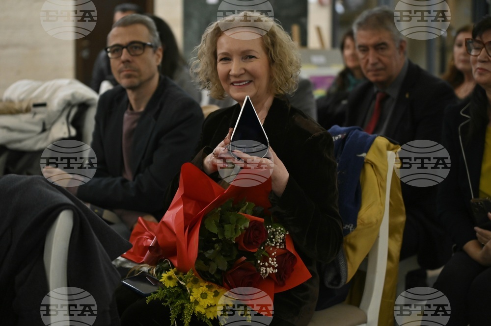 Да бъдеш човек на две култури - българската и албанската, е голямо богатство, каза пред БТА родената в Тирана преводачка Милена Селими