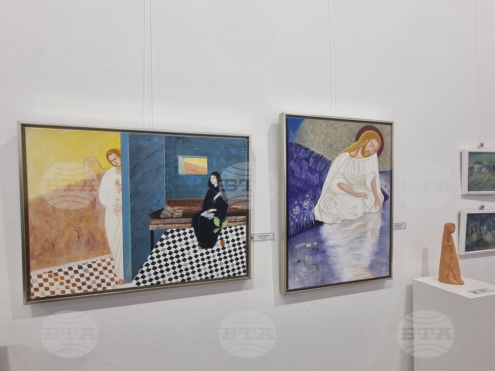 Плевенските художници показват близо сто творби в традиционната си коледна изложба 