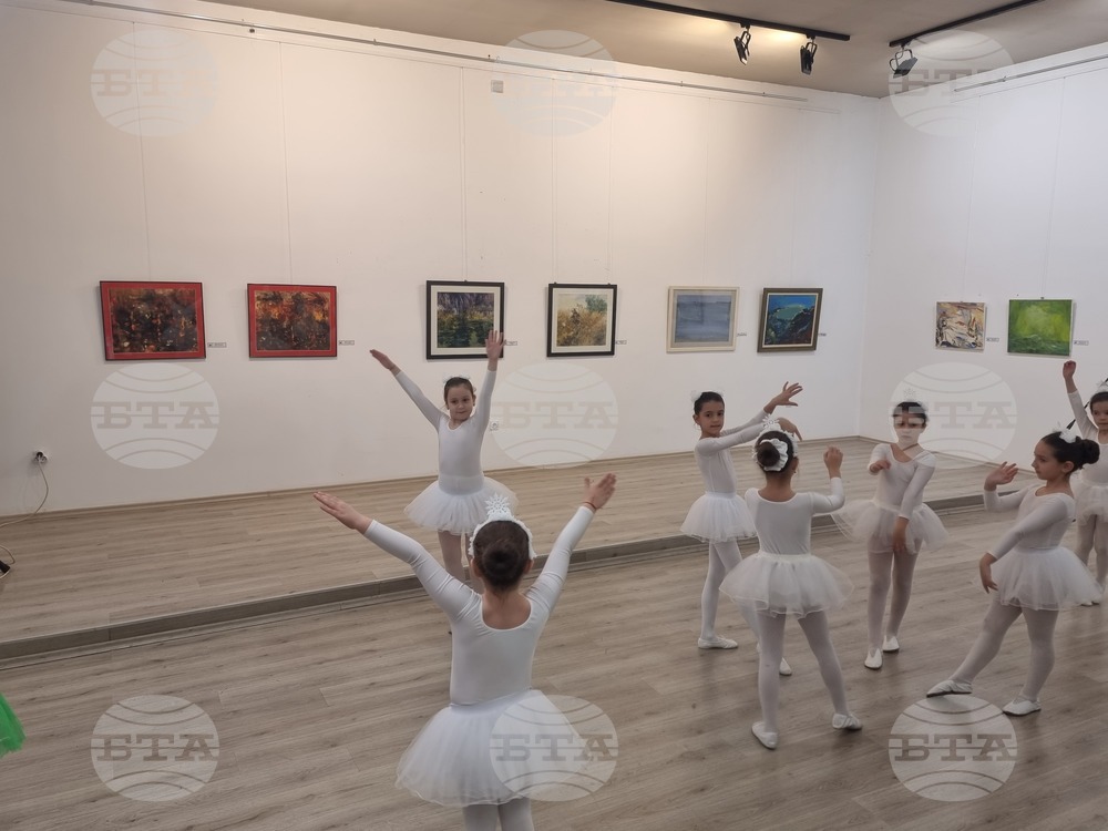 Плевен - коледна изложба - Група на плевенските художници