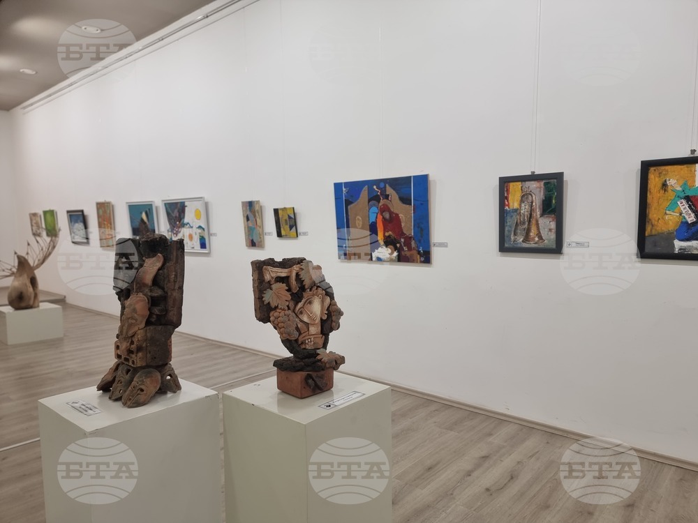 Плевен - коледна изложба - Група на плевенските художници