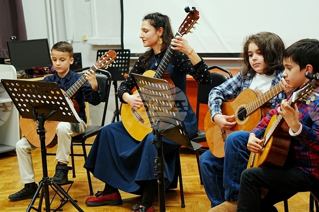 Млади изпълнители на класическа китара изнесоха концерт в АМТИИ „Проф. Асен Диамандиев“ в Пловдив