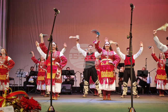 Капанският ансамбъл в Разград представя най-новия си спектакъл „Легенда за голямото имане“ 