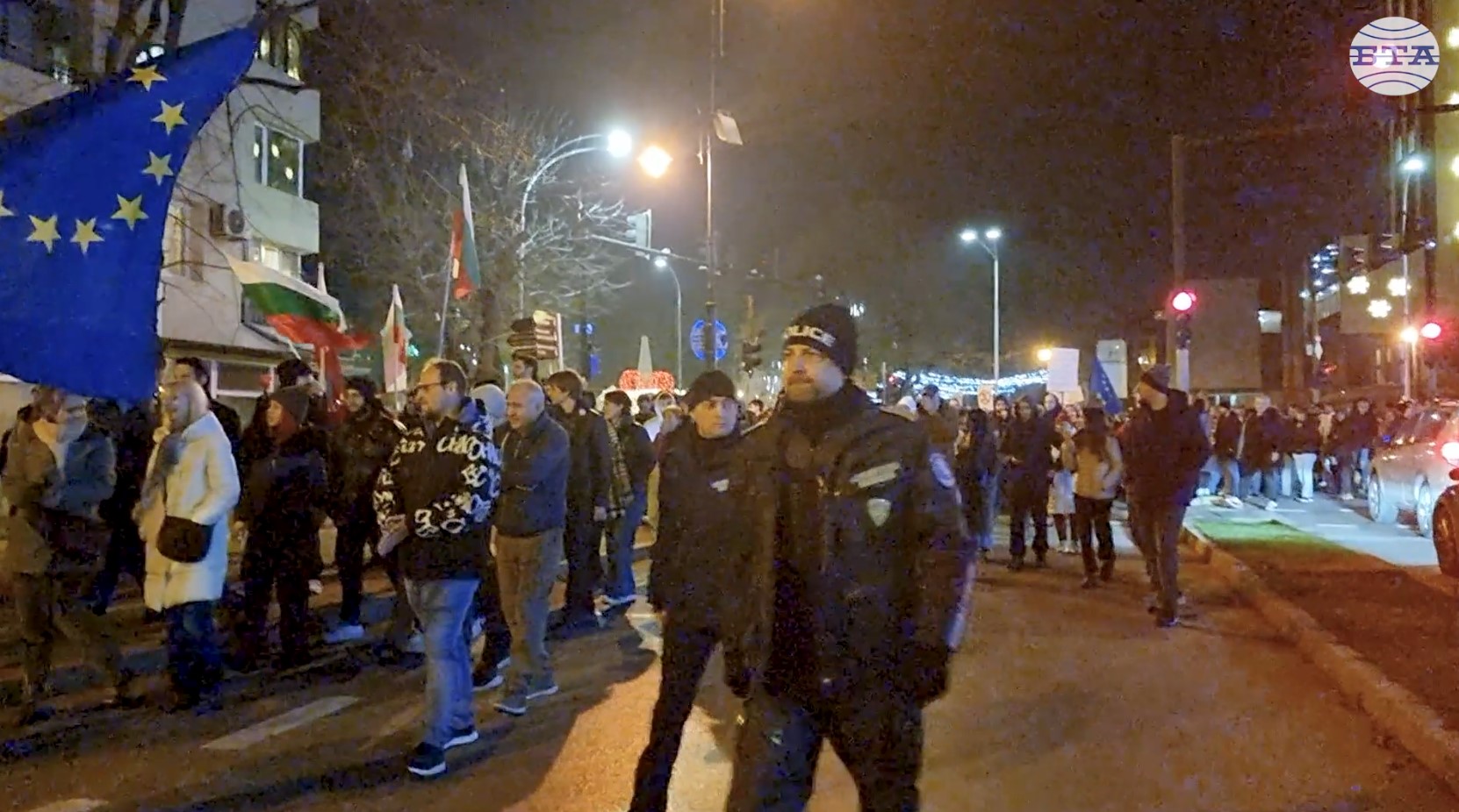 С протестно шествие граждани на Варна поискаха машинно гласуване, оставката на Борислав Сарафов и съдебна реформа