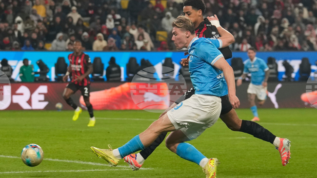 Наполи елиминира Милан в полуфинал за Суперкупата на Италия