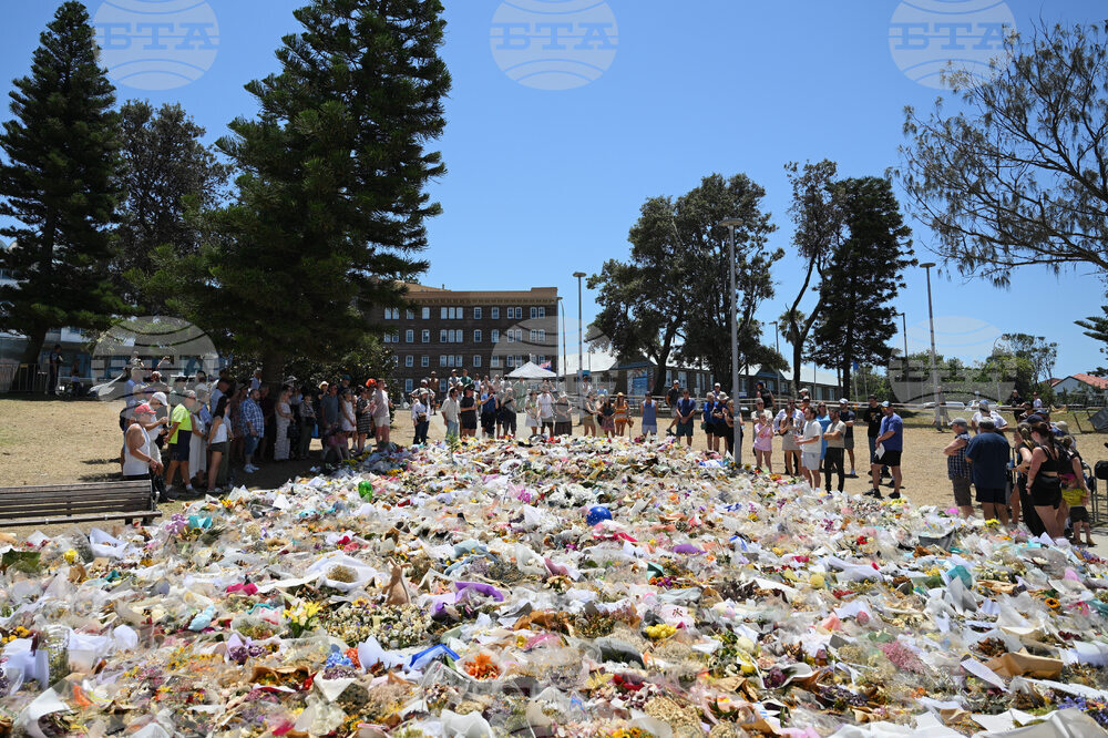 Австралия почита паметта на жертвите при атаката на плажа Бондай в Сидни