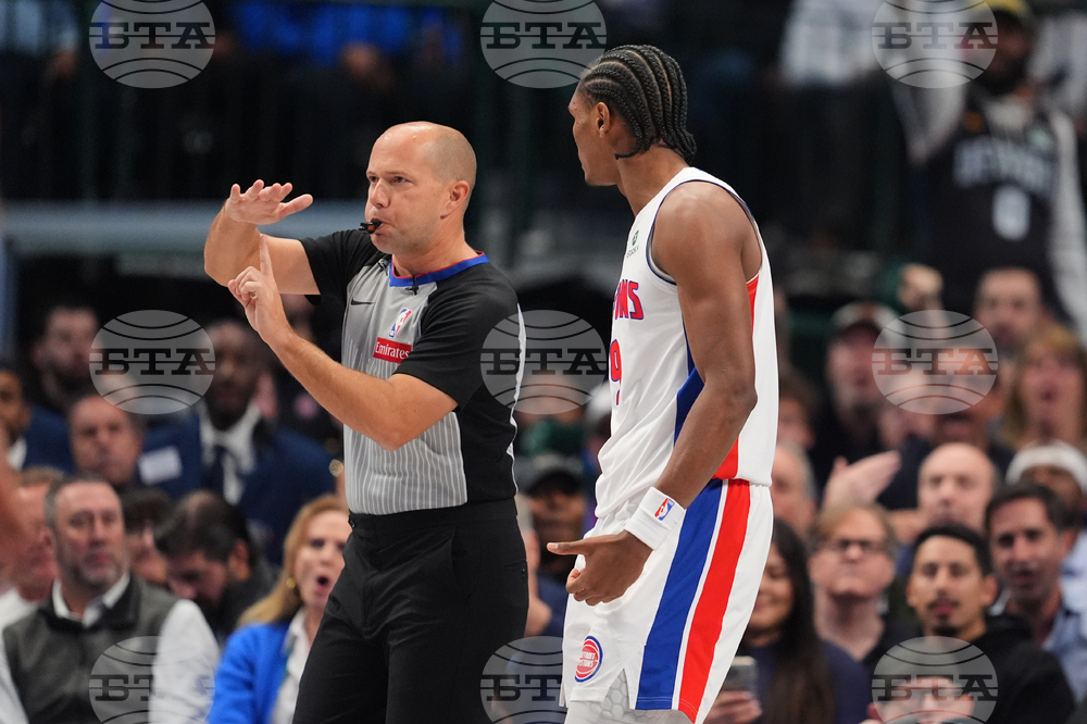 Pistons Mavericks Basketball