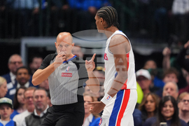 Pistons Mavericks Basketball