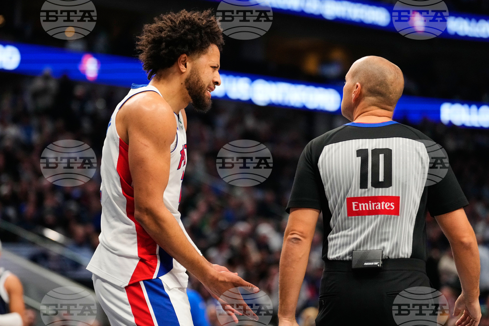 Pistons Mavericks Basketball