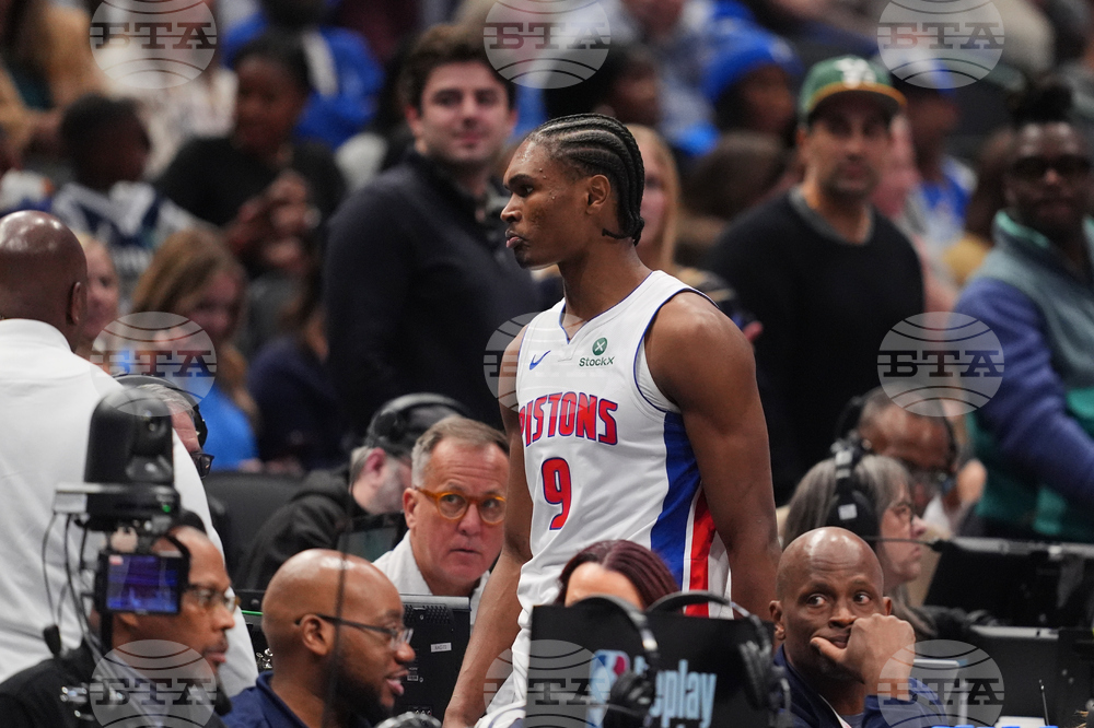 Pistons Mavericks Basketball